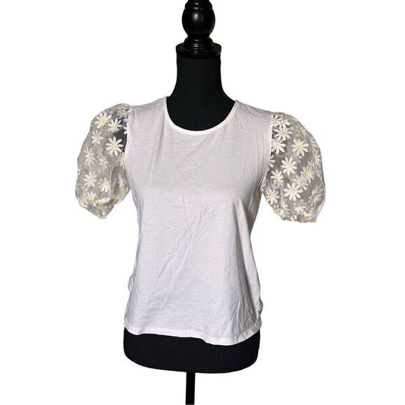 Forever 21 White Top with Daisy Puff Sleeves Size Small - Picture 1 of 6